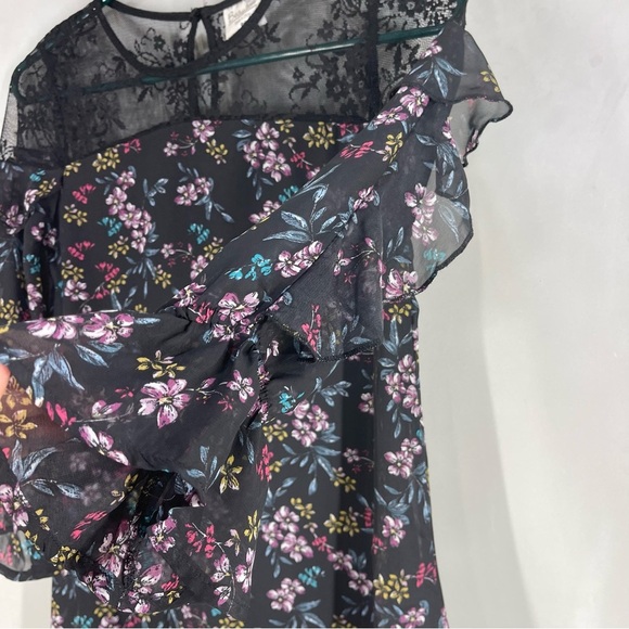 Bautees Floral Pattern Ruffle Sleeve Dress with Sheer Lace Yoke Size(12) - Picture 3 of 8